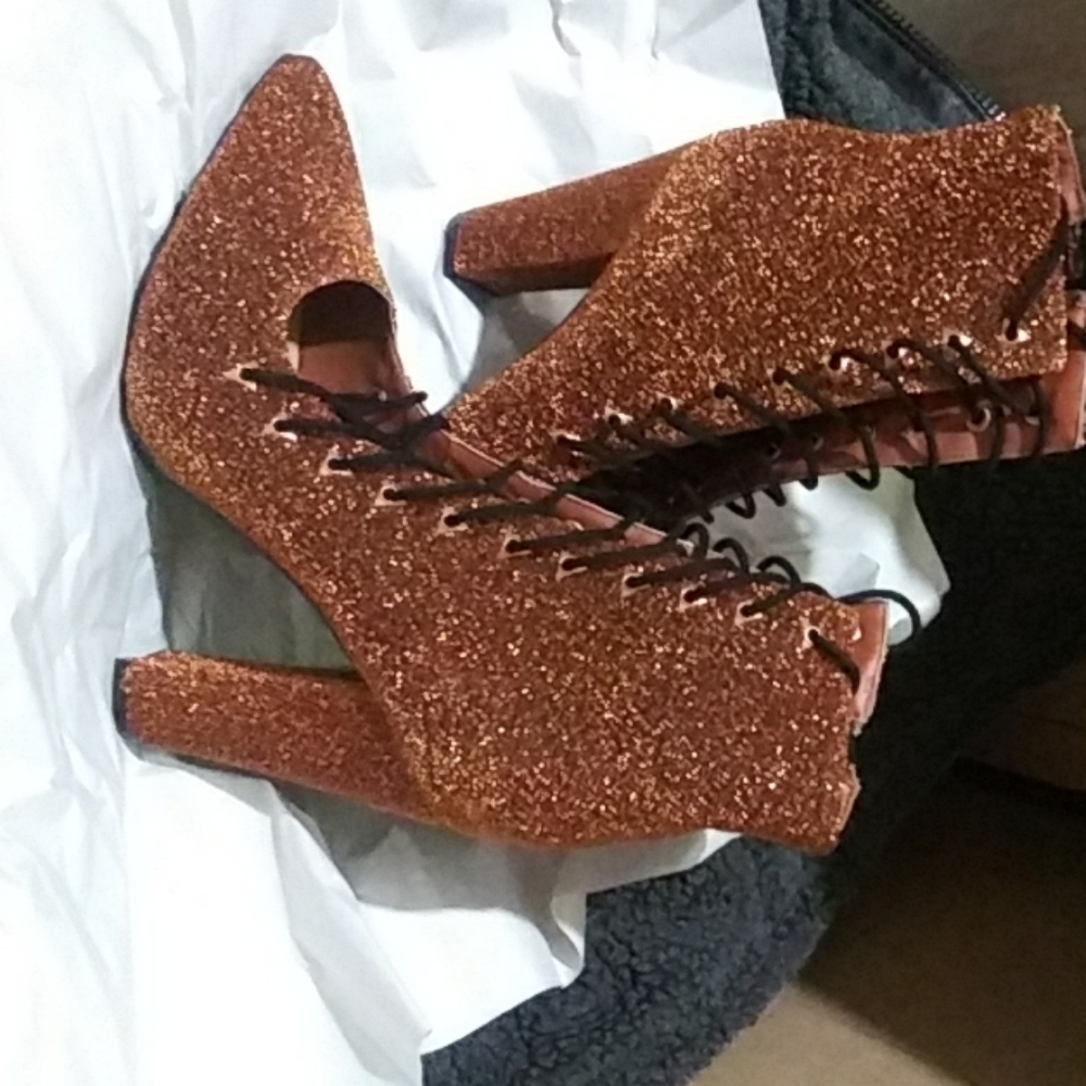 Shoes - Picture 2 of 4